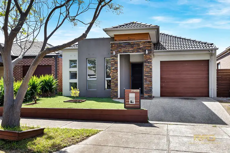 39 Daly Cct, Caroline Springs VIC 3023