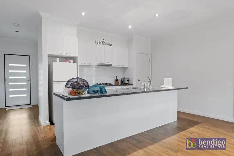 2/71 Bassett Dr, Strathfieldsaye VIC 3551