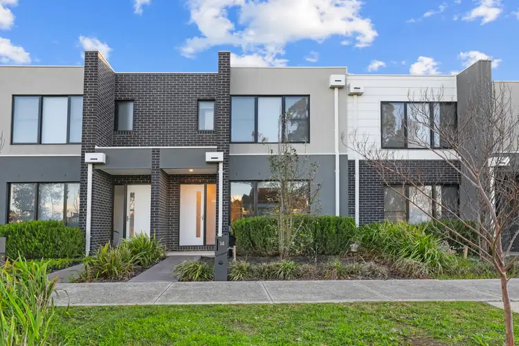 14 McComb Lane, Cranbourne VIC 3977