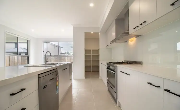 7 Amazon Cct, Helensvale QLD 4212