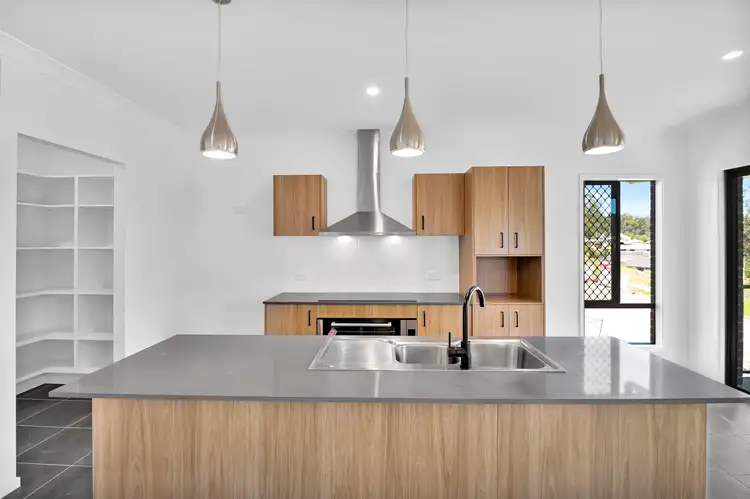 74 Buckland Rd, Everton Hills QLD 4053