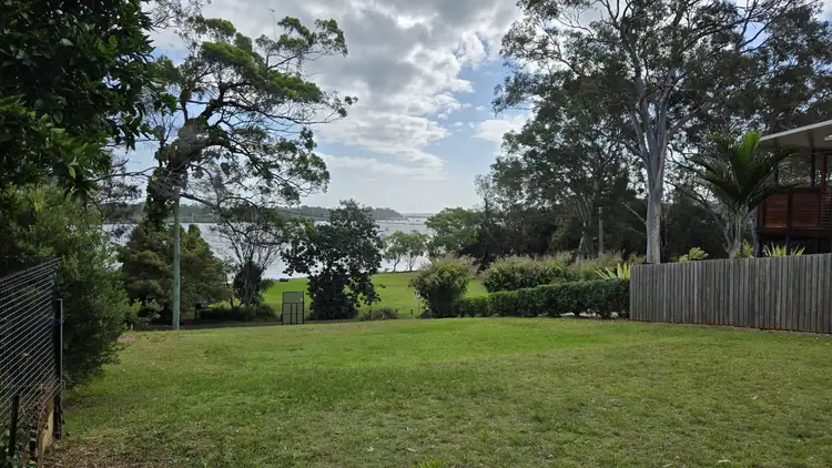 41 Tina Ave, Lamb Island QLD 4184