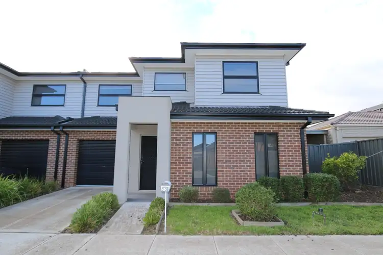 Main view of Homely townhouse listing, 2/30 Billabong Crescent, Tarneit VIC 3029