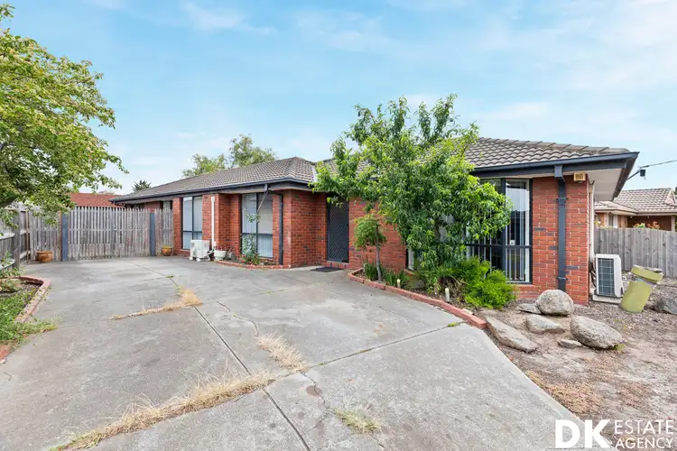 17 Golden Square Cres