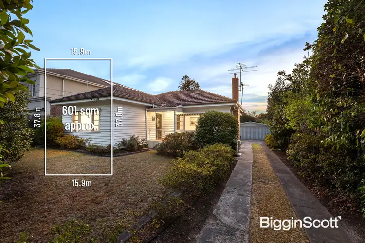18 Menin Rd, Nunawading VIC 3131
