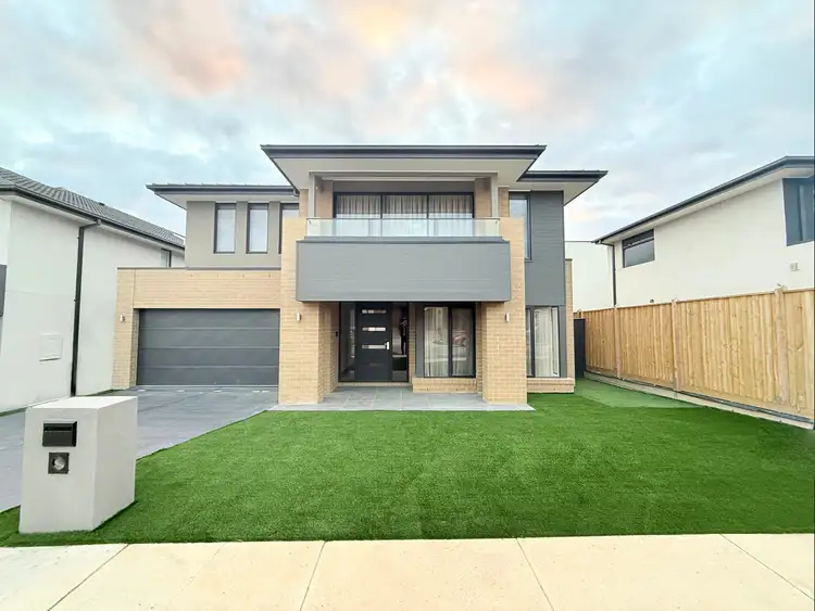 17 Laceflower Cres, Clyde North VIC 3978