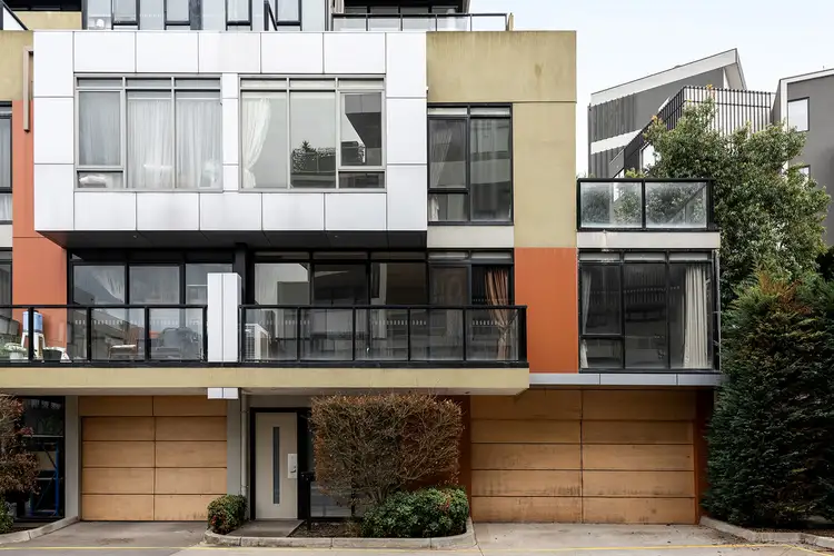 6 La Scala Avenue