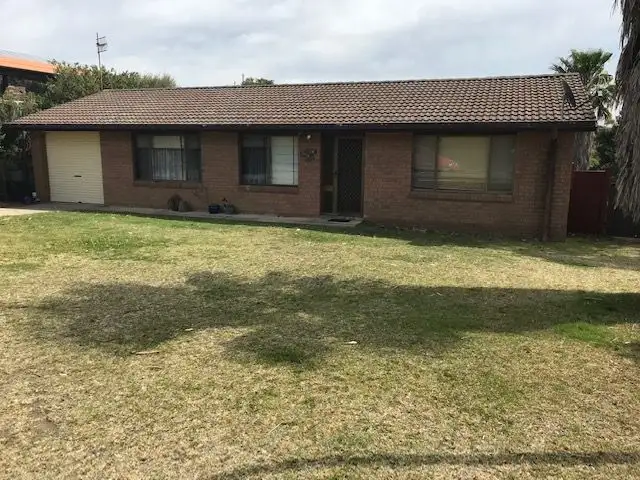 4 Coral Cres