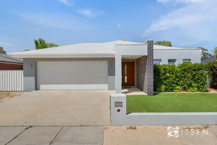 7 Langley Dr, Epsom VIC 3551