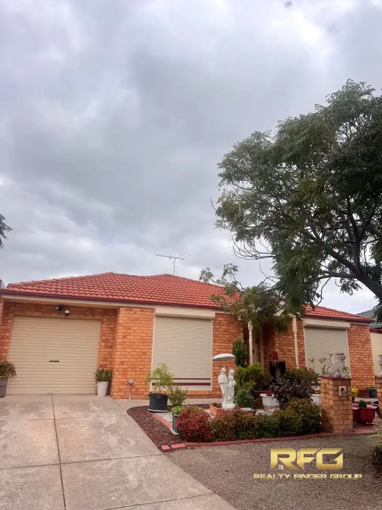 2/15 Brindalee Way, Hillside VIC 3037