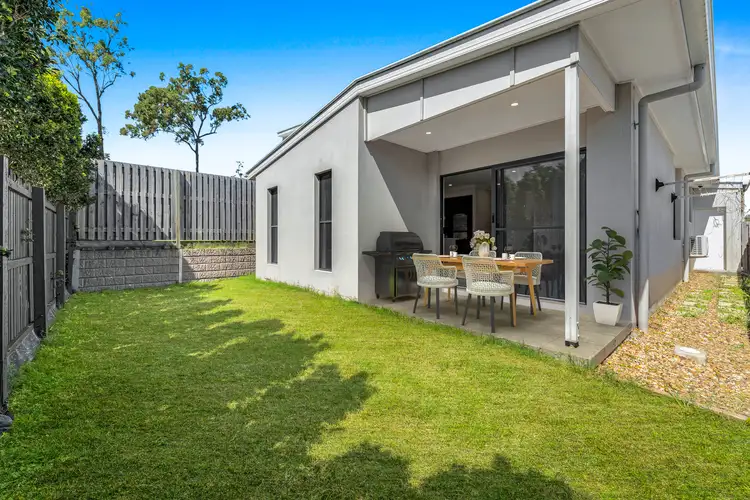 15 Carissa St