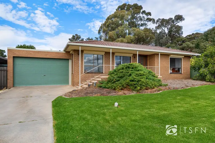 7 Summit Dr, Kennington VIC 3550