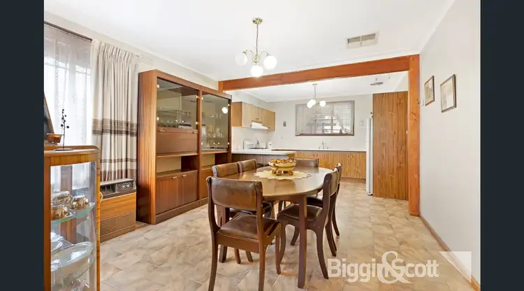 8 Almond Avenue, Brooklyn VIC 3012