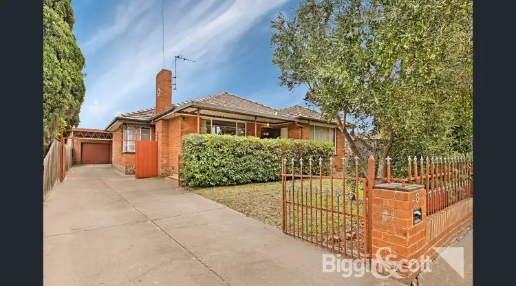 8 Almond Avenue, Brooklyn VIC 3012