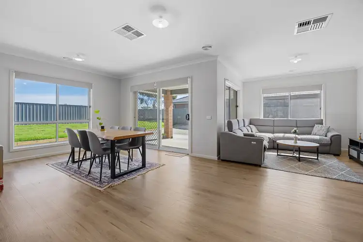 15 Charters Wy