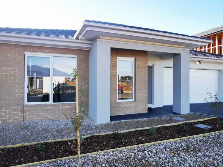 33 Apricot Cct, Tarneit VIC 3029