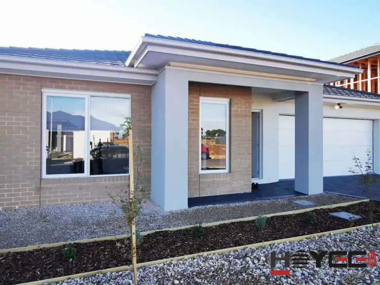33 Apricot Cct, Tarneit VIC 3029