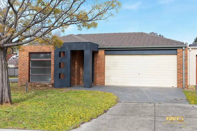 1 Sherwood Pl, Melton West VIC 3337