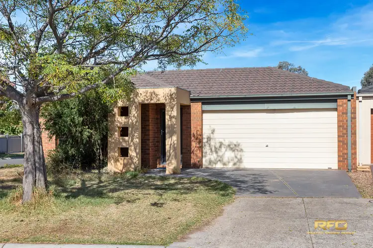 1 Sherwood Pl, Melton West VIC 3337