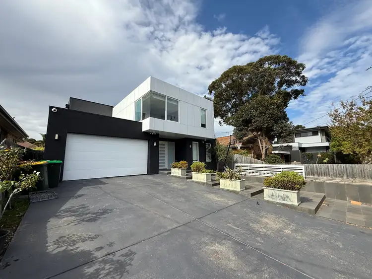 4 Swan Rd, Murrumbeena VIC 3163