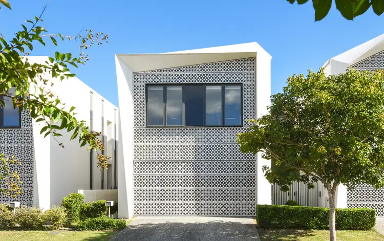 7 Concourse Dr, Mermaid Waters QLD 4218