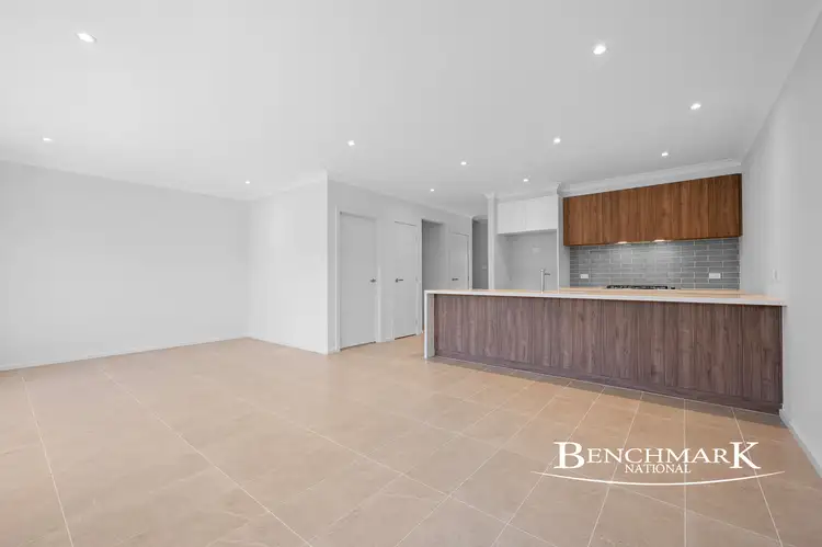 24 Spinnaker Dr, Moorebank NSW 2170