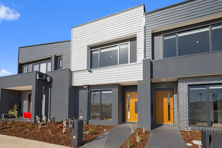 7 Croft Dr, Clyde North VIC 3978