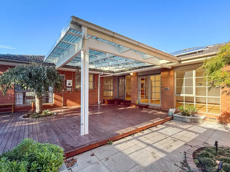 48 Edrington Park Dr, Berwick VIC 3806