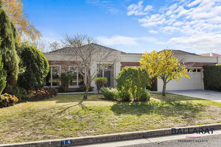 14 Faversham Ave, Lake Gardens VIC 3355