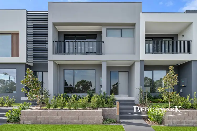 4 Spinnaker Dr, Moorebank NSW 2170