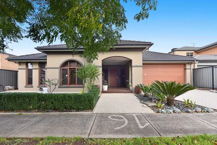 16 Bowmont Drive, Derrimut VIC 3026