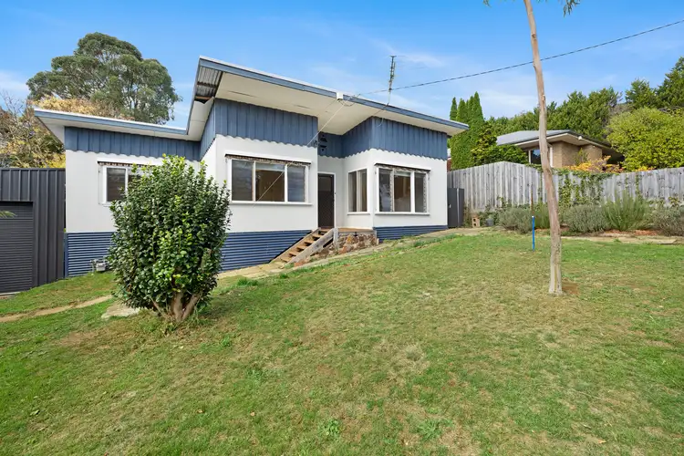 8 Haig Ave, Monbulk VIC 3793