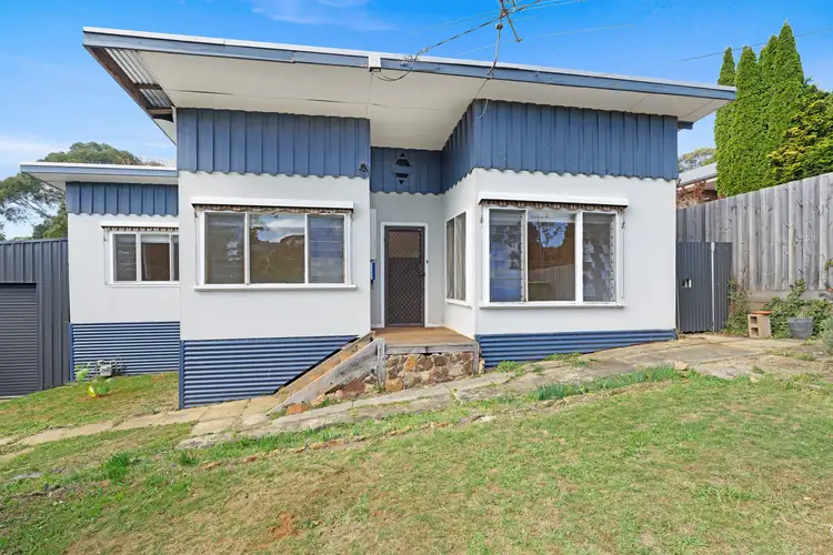 8 Haig Ave, Monbulk VIC 3793