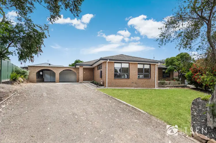 4 Earls Ct, Golden Square VIC 3555