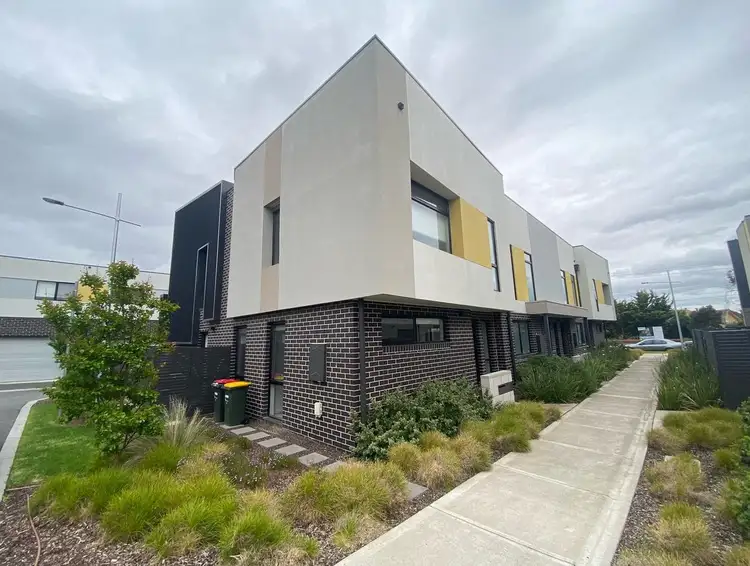 8 Poble Walk, Avondale Heights VIC 3034