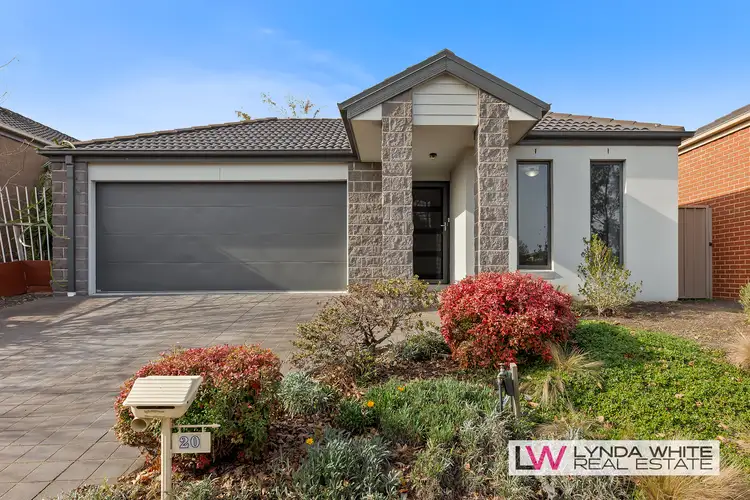 20 Glen Drouitt Dr, Caroline Springs VIC 3023
