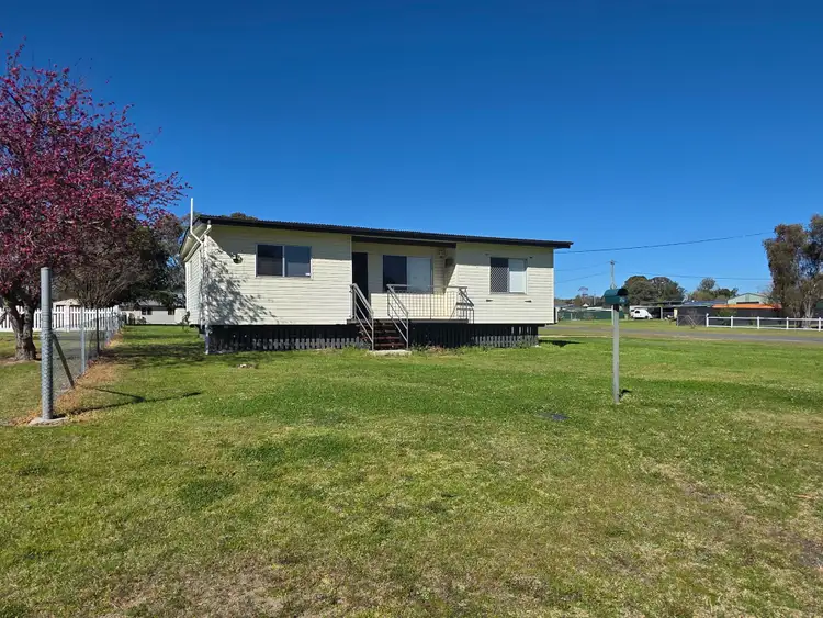 57 Woodlawn Street, Wallangarra QLD 4383
