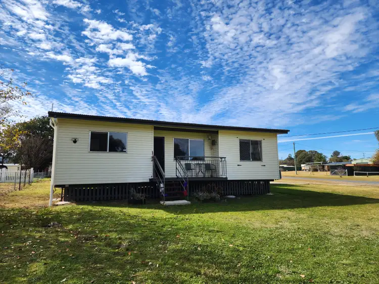 57 Woodlawn Street, Wallangarra QLD 4383