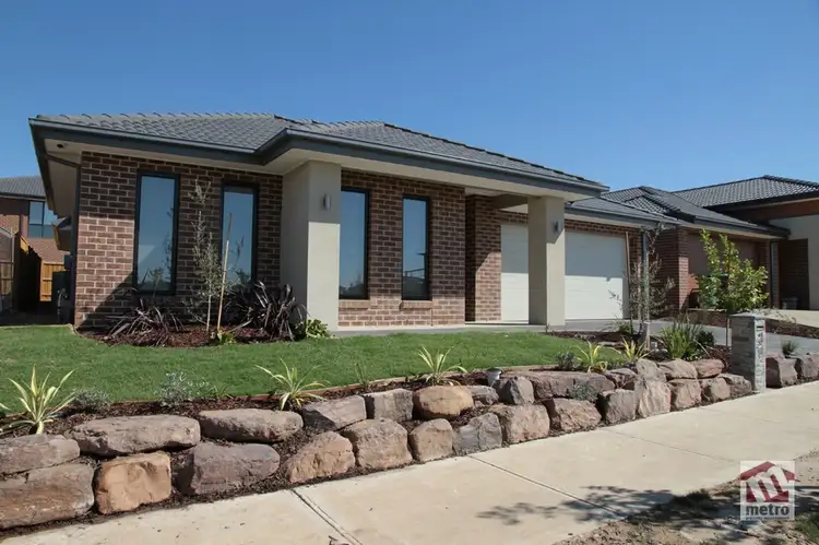 3 Strikeline Crescent, Clyde North VIC 3978