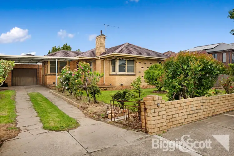 16 Emu Road, Maidstone VIC 3012