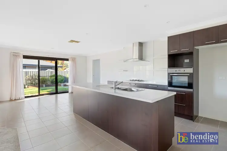 7 Perry Ln, Epsom VIC 3551