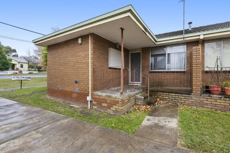 Main view of Homely unit listing, 1/8 Chisholm St, Soldiers Hill VIC 3350