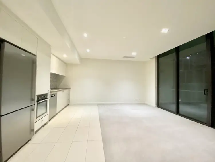 10C/8 Waterside Pl, Docklands VIC 3008