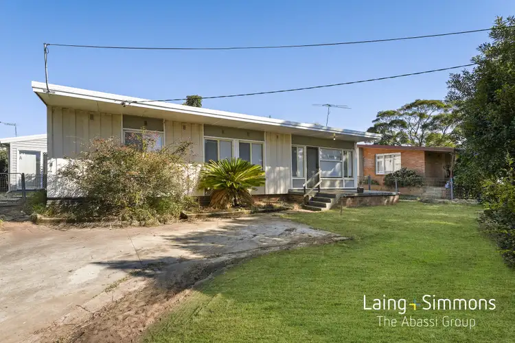 6 Pitcairn Avenue, Lethbridge Park NSW 2770