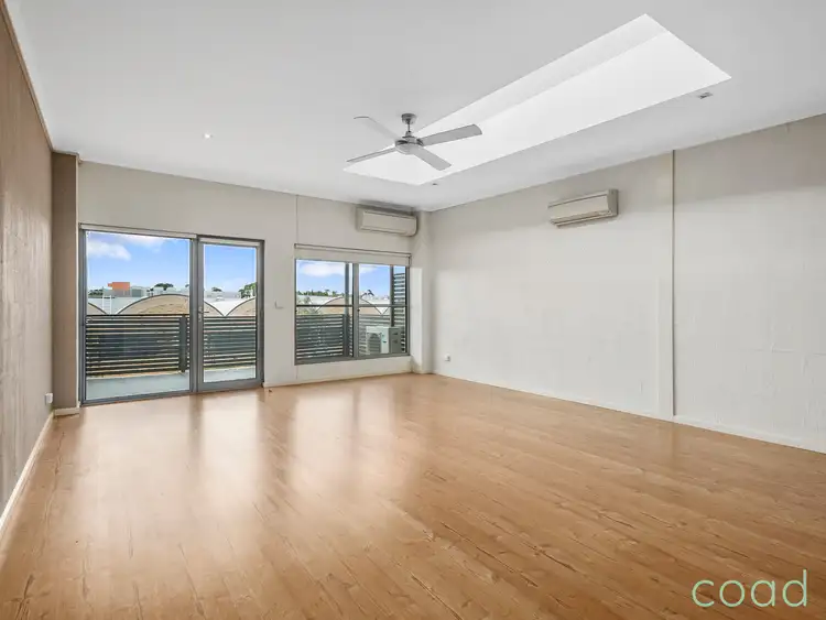16 Caroline Chisholm Dr