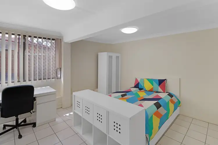 Room 5 - 3 Iberis St, Macgregor QLD 4109