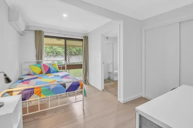 Room 2 - 23 Nandina St, Macgregor QLD 4109