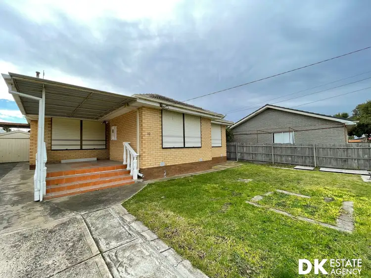Second view of Homely house listing, 10 Chelmsford Crescent, St Albans VIC 3021