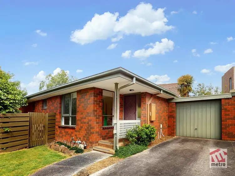 Main view of Homely unit listing, 2/31 Forest Rd, Ferntree Gully VIC 3156