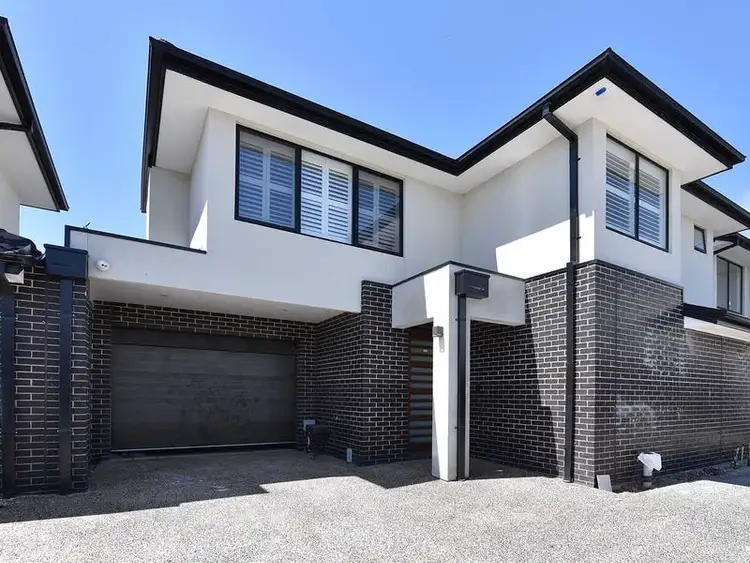 Main view of Homely townhouse listing, 2/32 Bliburg St, Jacana VIC 3047